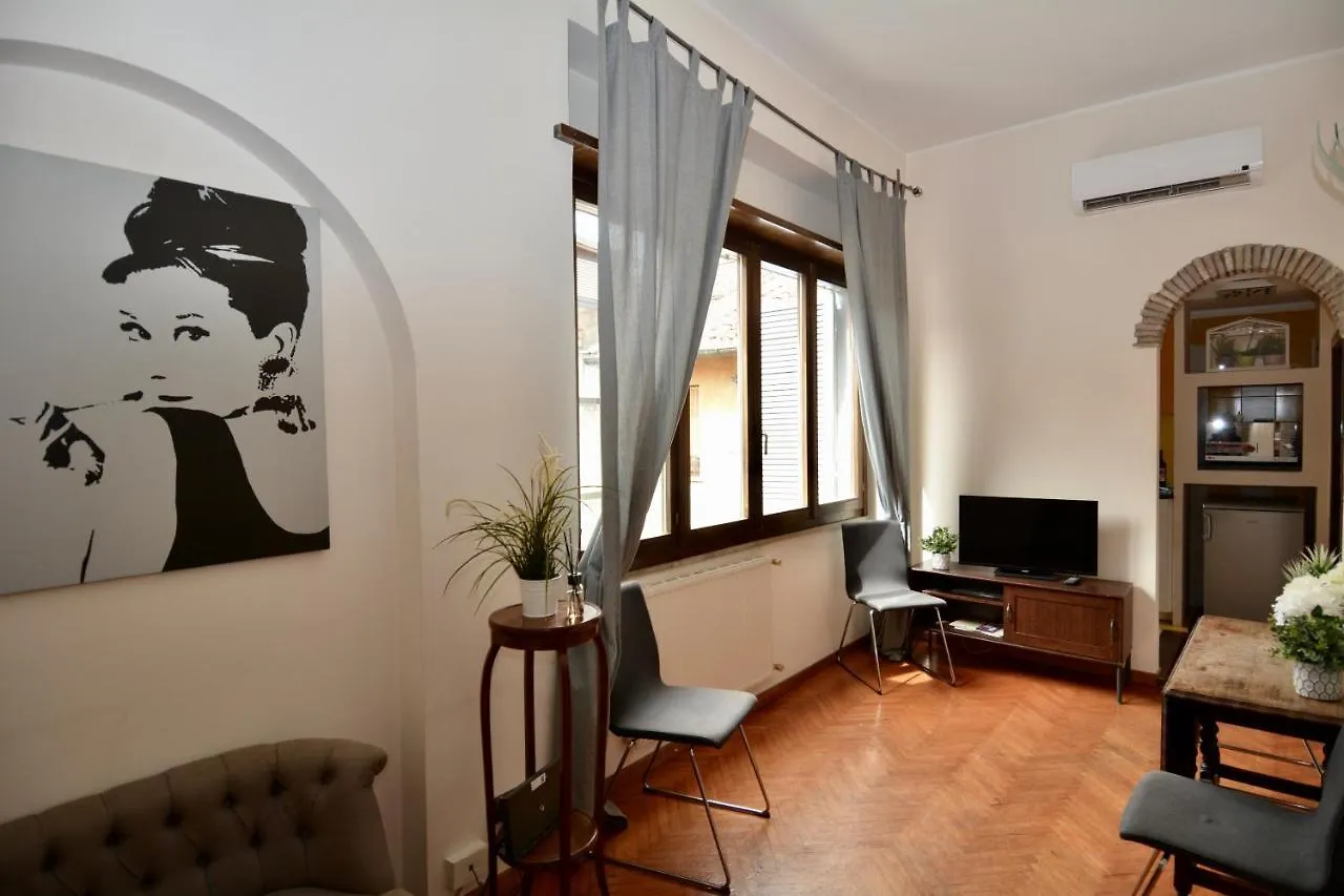 Piazza Navona Corner Apartment Rome
